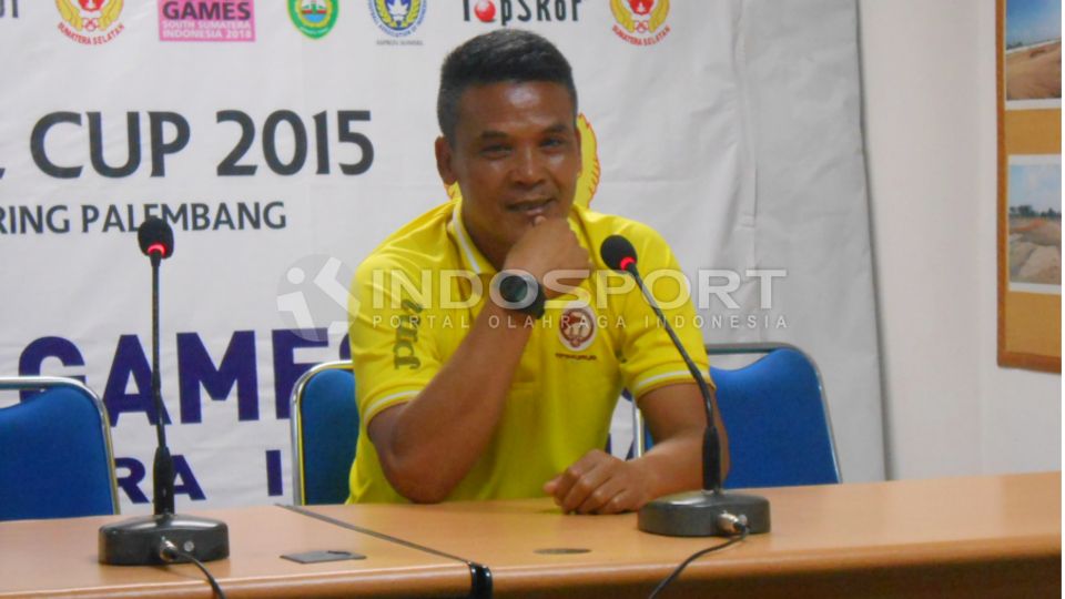 Pelatih Persiraja Banda Aceh, Hendri Susilo, saat masih menjabat asisten pelatih Sriwijaya FC. Copyright: © Effendi/INDOSPORT